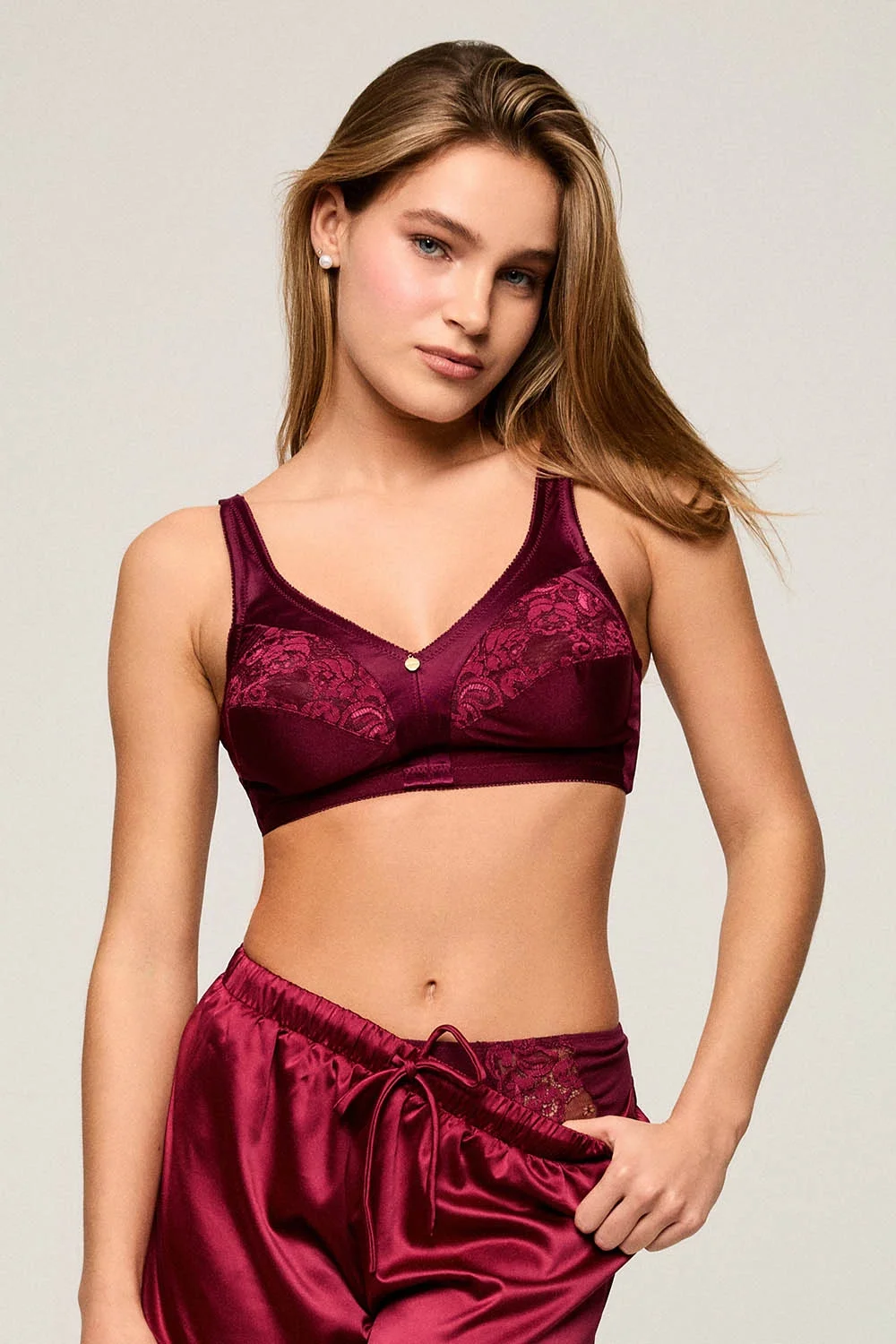 Barbara Telsiz ve Kapsız Toparlayıcı Sütyen